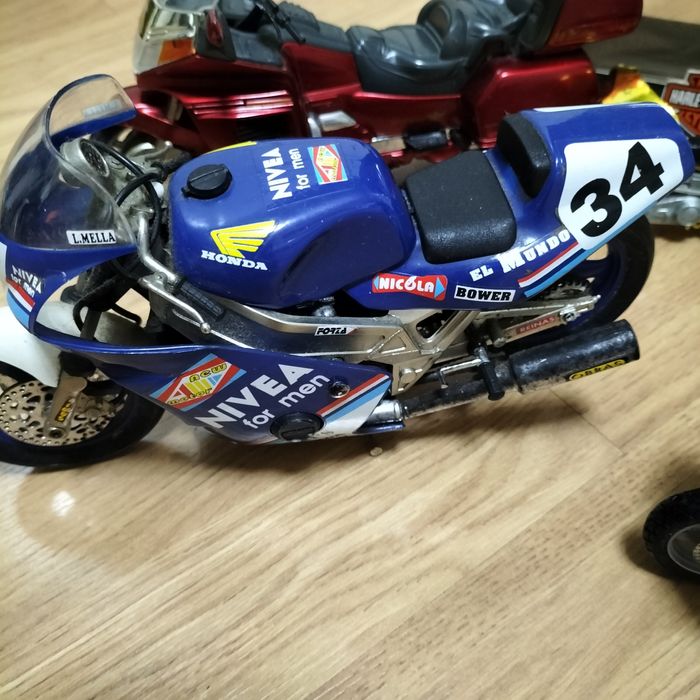 Motas de colecção, lote das 6. 20 cm e 15 cm as pequenas