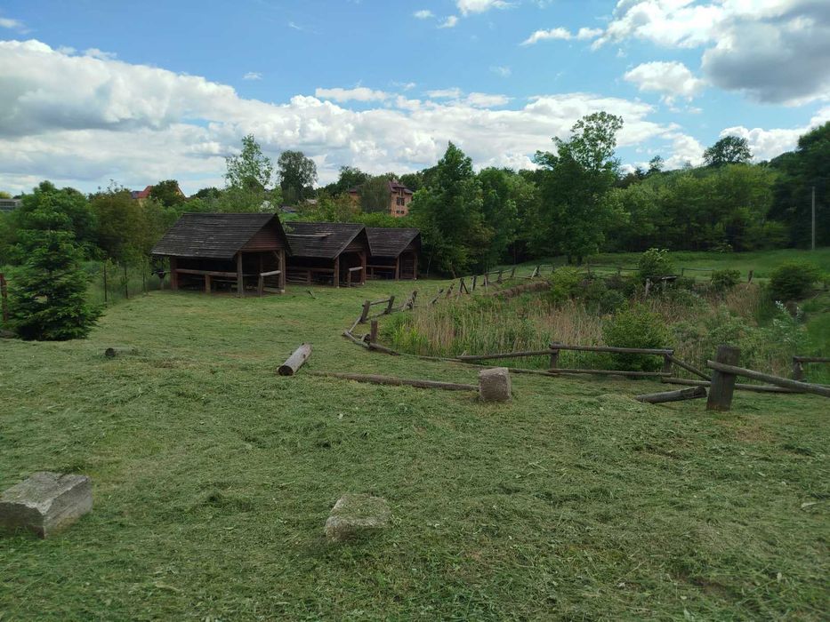 Продається земельна ділянка під бізнес чи житло центр Села