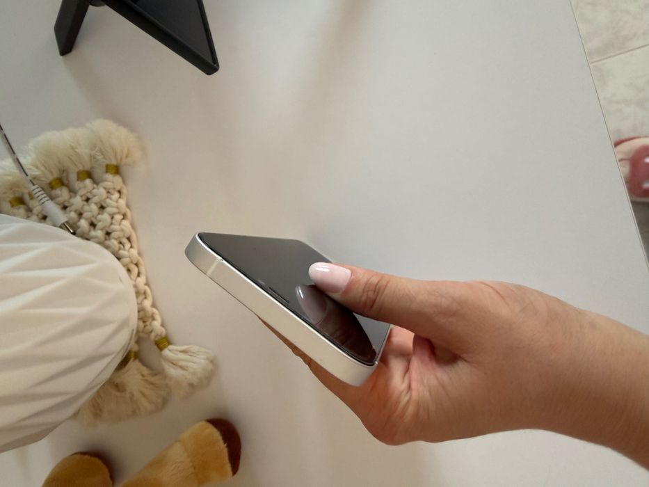 iPhone 12 em bom estado