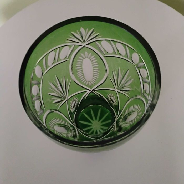 Zielony wazon kryształowy ręcznie szlifowany, szkło deko vintage