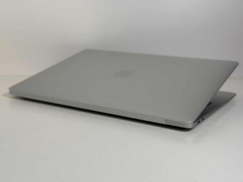 Apple MacBook Air 13 2020 - M1 8GB / 256GB - 88% Kondycji baterii - Gwarancja - Stan BDB