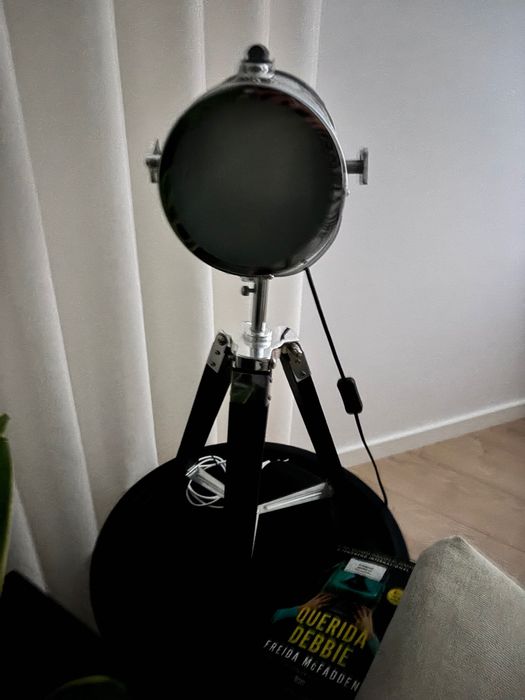 Table Lamp469005773707694081