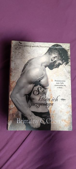 Książka Siła, która ich przyciąga Brittainy C. cherry