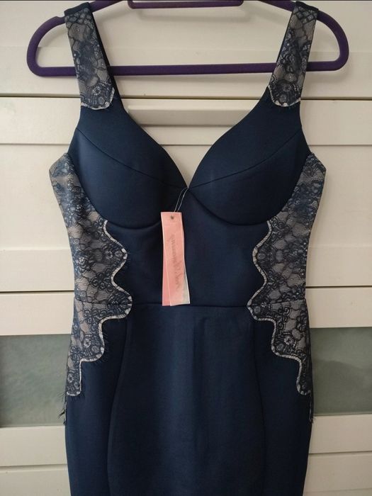 Sukienka Lipsy London 38