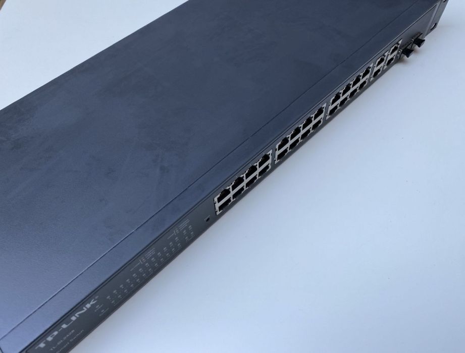 TP-LINK TL-SL2428 Smart Switch 24+4 — przełącznik używany