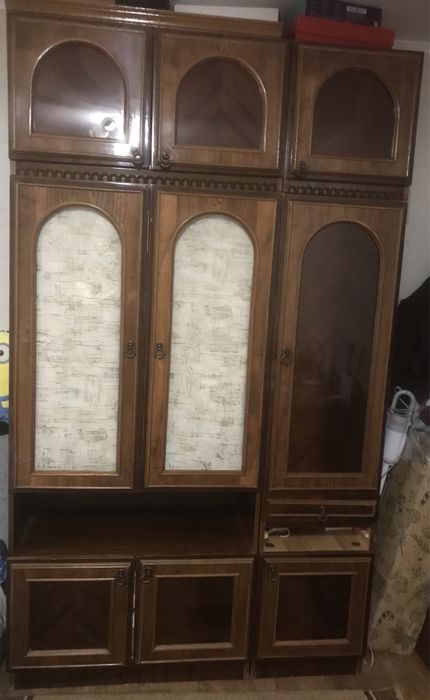 Продам частину стінки (одна секція 100 грн -самовивіз)