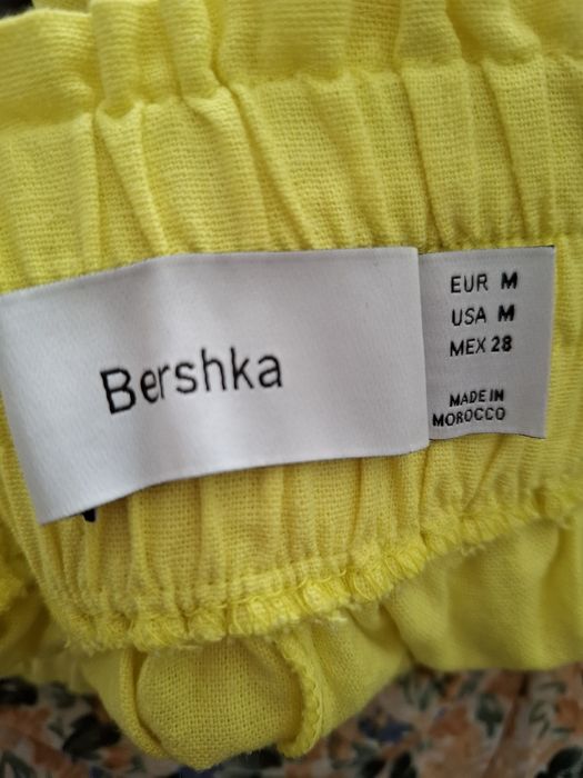 Calção Bershka 
Tamanho M
Bolsos laterais 
Linho e viscose 
Usado 1 x