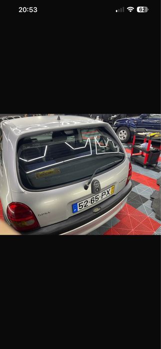 Corsa bem estimado ano 2000.