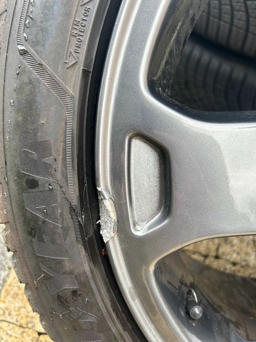 Oryginalne ALUFELGI Audi S4 B5 + OPONY wielosezonowe GoodYear