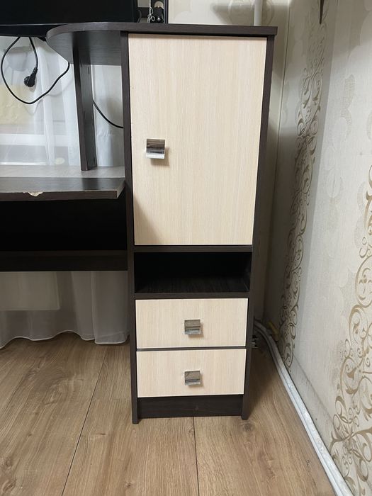 Компʼютерний стіл / Письмовий стіл