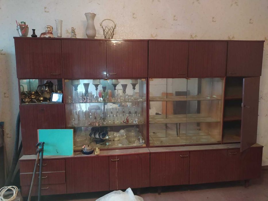отдам бесплатно старую мебельну стенку