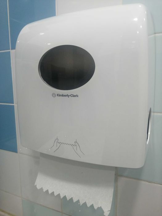 Dispensadores de Toalhas de Papel de mãos , papel higiénico e sabonetede Papel Kimberly-Clark Aquarius (Como Novos)