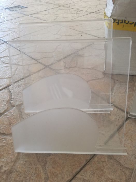 Expositores em acrílico branco vários modelos e tamanhos