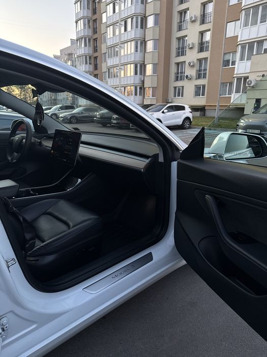 Продам Tesla Model 3