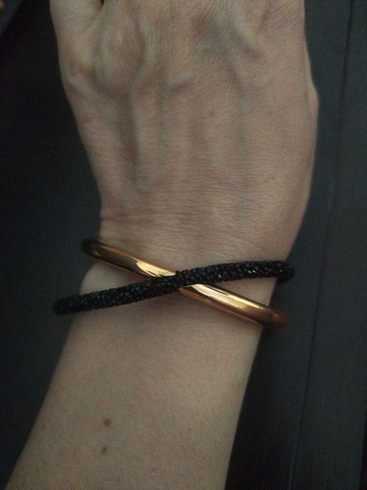 Vendo pulseira preta e dourada