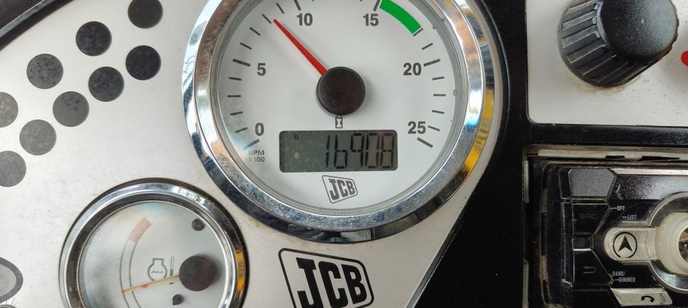 JCB 3CX 2007 rok – 1690 mth – 4 łyżki – bardzo dobry stan
