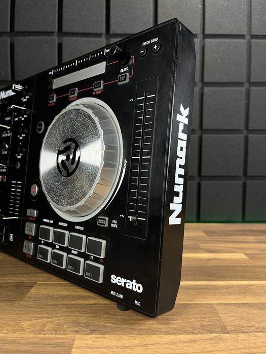 Numark Mixtrack Pro 3 (Доставимо кур’єром — БЕЗКОШТОВНО!)