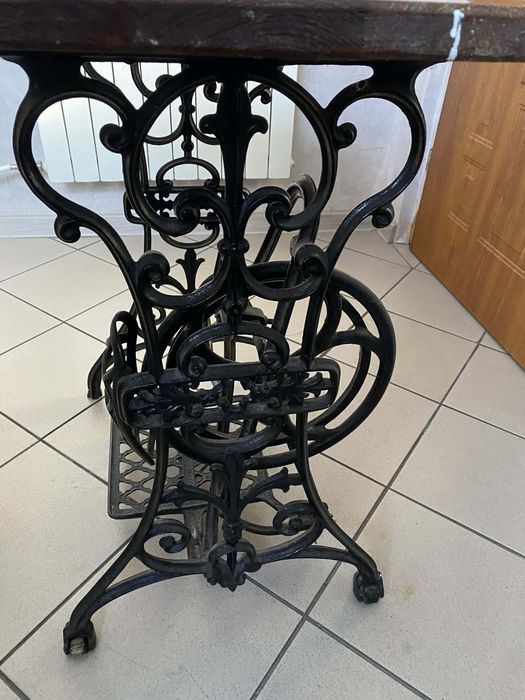 Stolik zrobiony ze starej maszyny do szycia