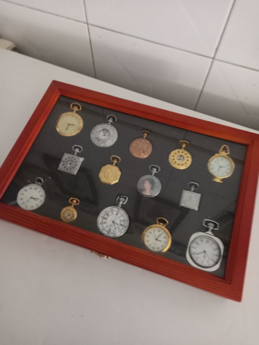 Relógios de bolso com vitrine.