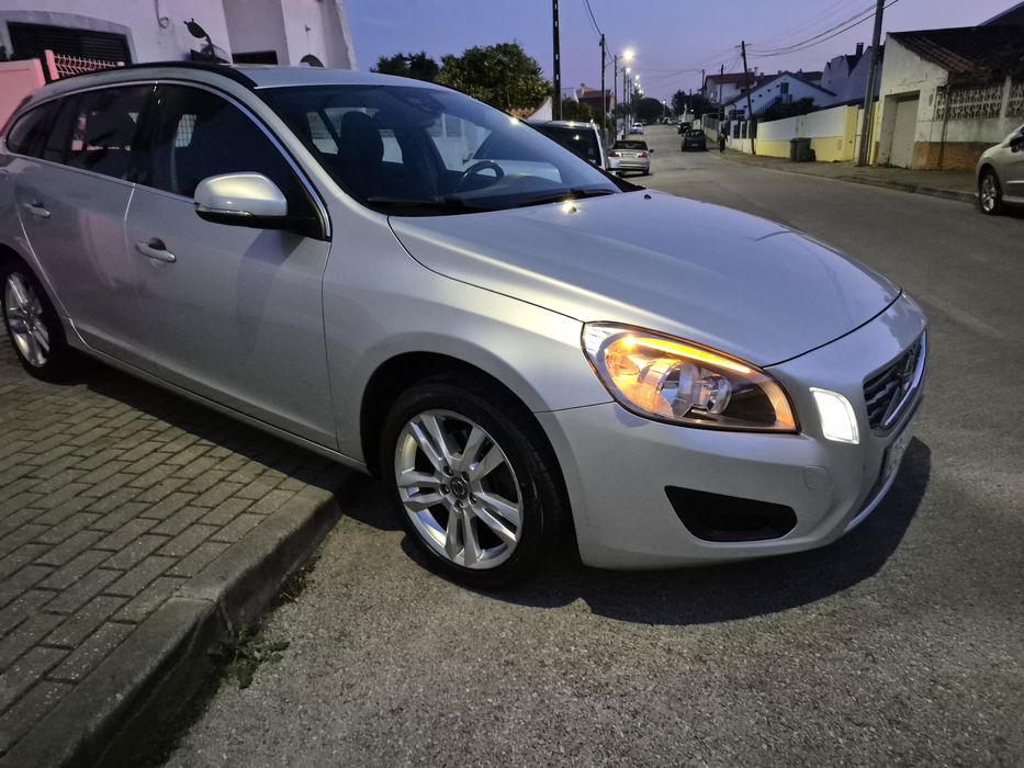 Volvo V60 D2  1.6d drive Momentum  carrinha Nacional