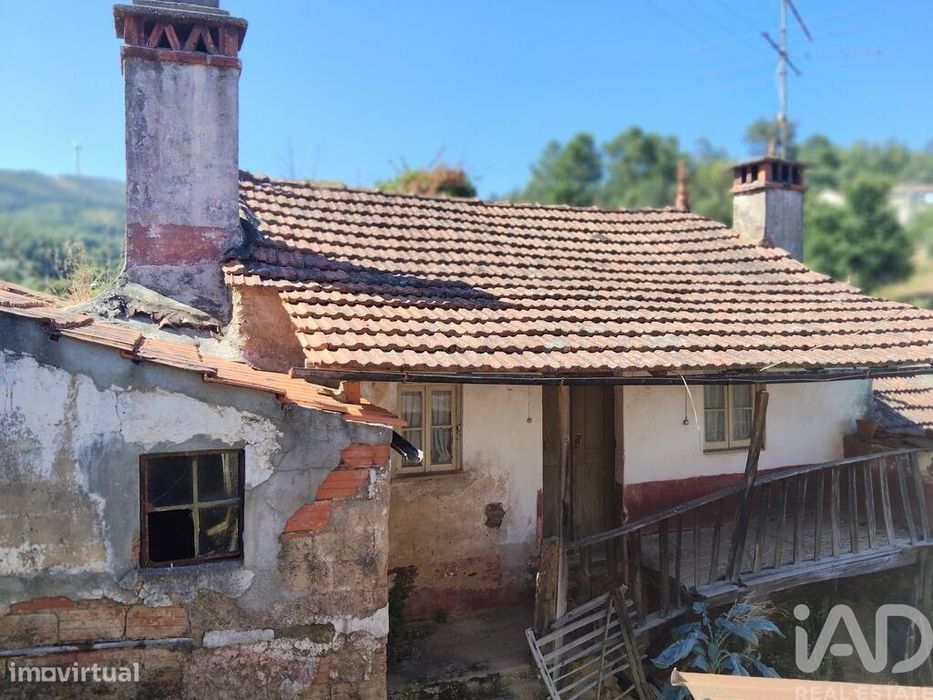 Casa de aldeia T2 em Castanheira de Pêra e Coentral de 98,00 m2