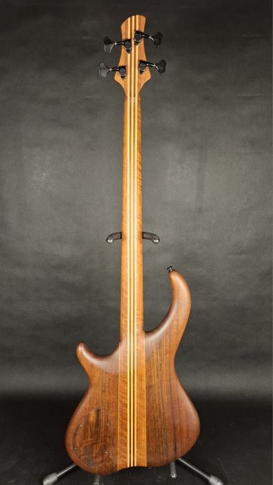 Gitara basowa GMR Majestic 4 NTB