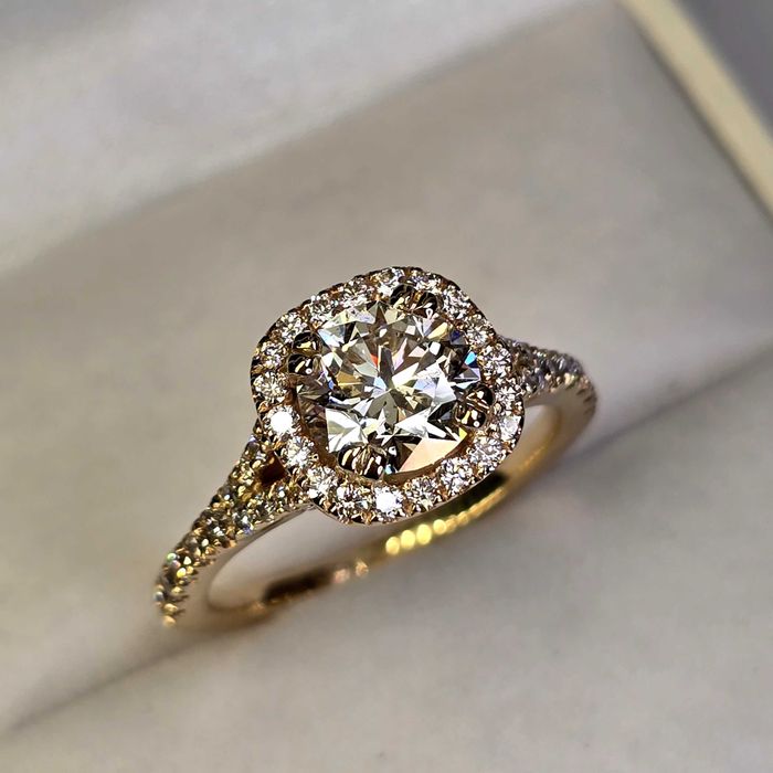 Pierścionek NATURALNY Diament 1.55 ct Łącznie 2.20 ct HRD 3x Excellent