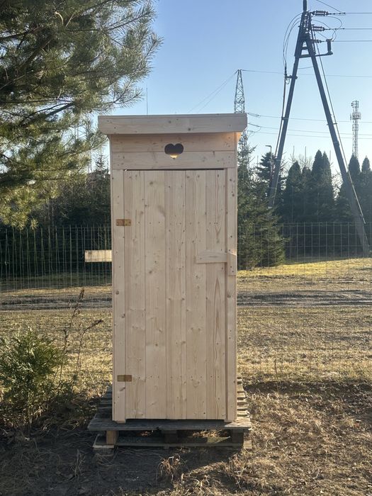 WC ogrodowe, toaleta drewniania