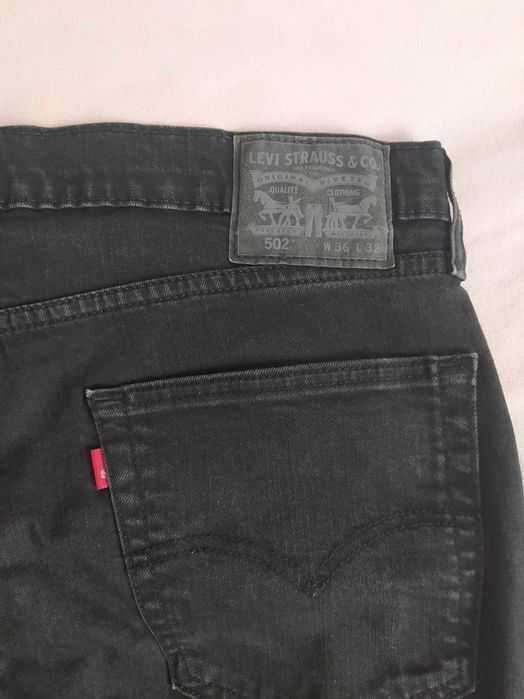 Spodnie jeansowe Levis 502 czarne jeansy
W36 L32