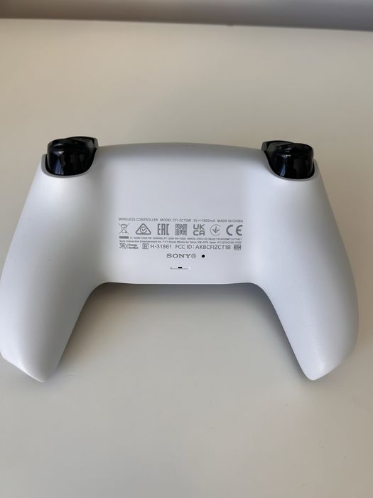 Konsola PS5 Slim z napędem + oryginalny pad i akcesoria