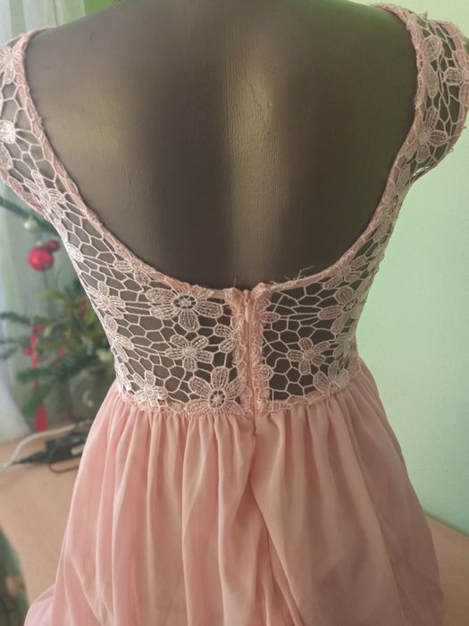 Śliczna sukienka,długa z koronką r.38-40