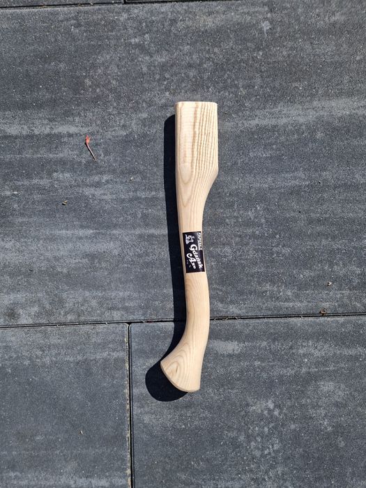 Trzonki do siekier jesionowe.