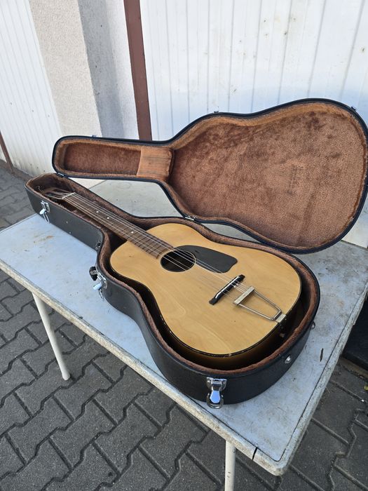 Futerał na gitarę. Gitara gratis.