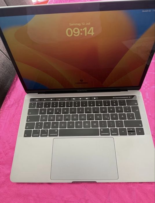 Продам макбук 13 2017 года