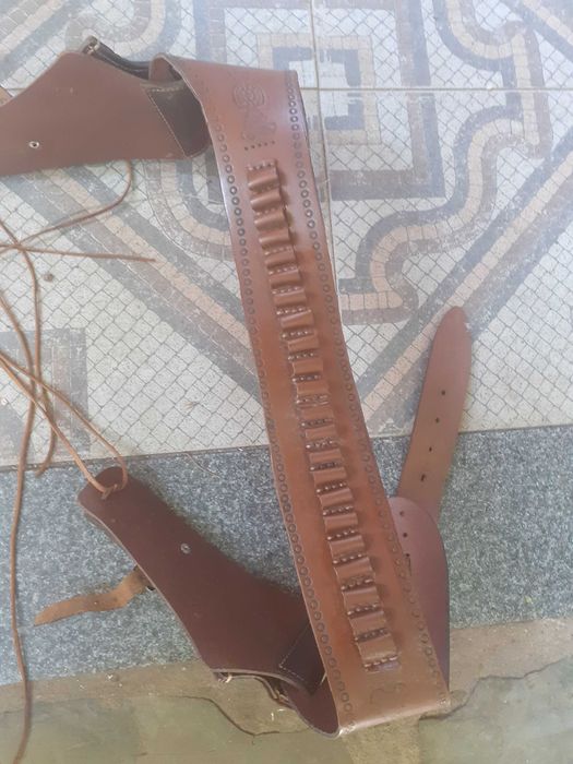 Cinto de cowboy com coldre duplo