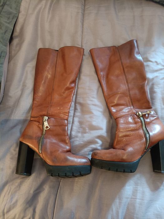 Botas em pelevem bom estado