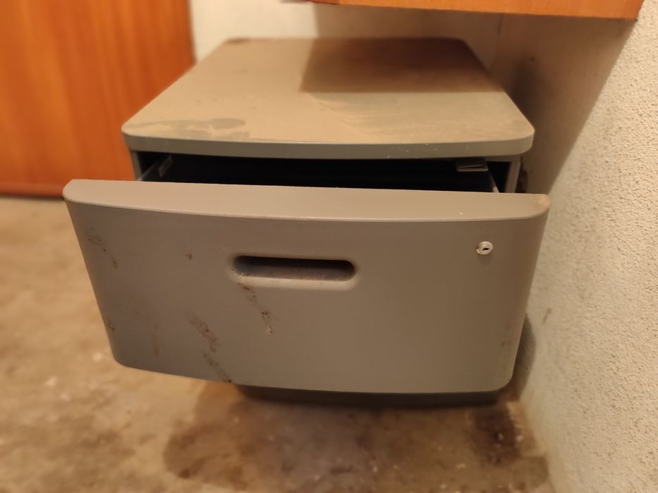 2 gavetas com fechadura