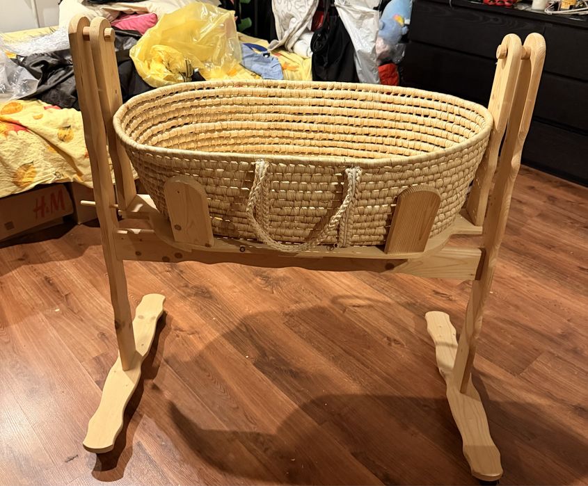 Kosz mojzesza na stelazu