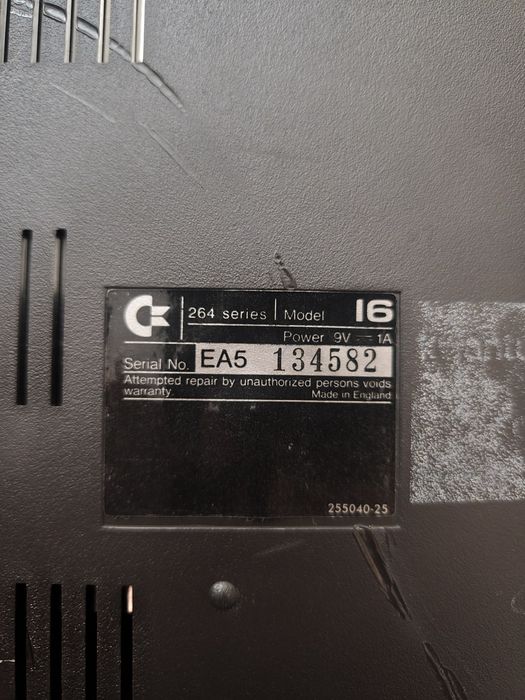 Ігровий ретро комп'ютер commodore