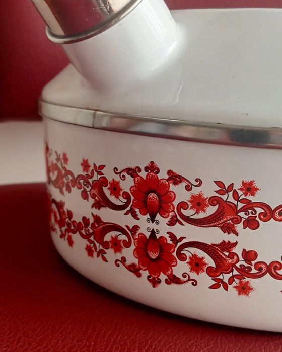 Chaleira em metal esmaltado da famosa marca austríaca "Austria Email".