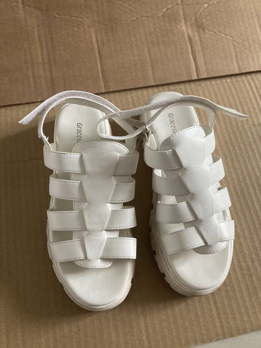 Sandały białe na rzep