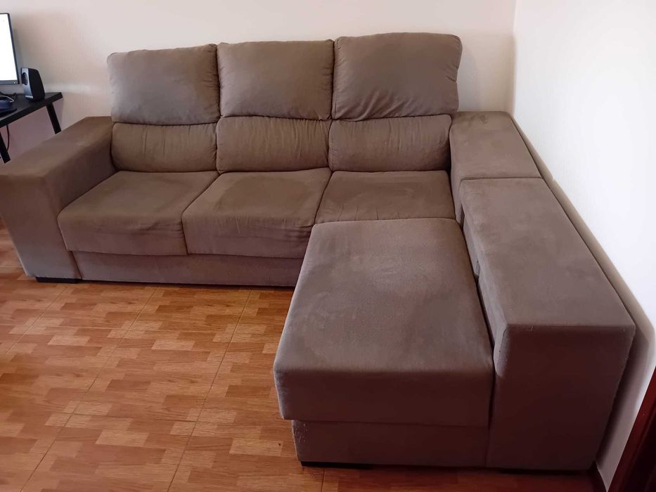 Sofá 3 lugares c/ chaise longue amovível, baú e 2 puffs!!!