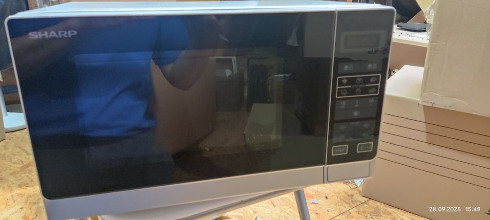 Kuchenka mikrofalowa Sharp R242INW