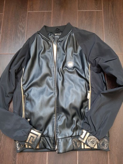 Куртка версачи    .