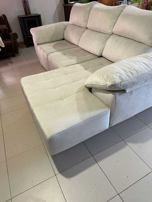Sofá com chaise longue