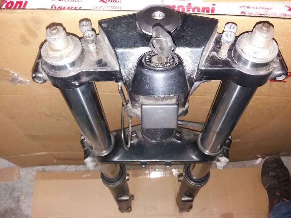 Suspensão da frente Kawasaki ZZR1100