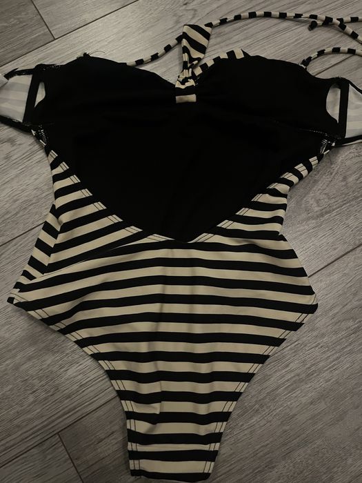 strój kąpielowy w paski