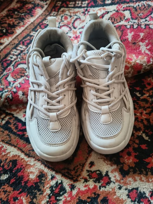 Продам взуття на дівчинку