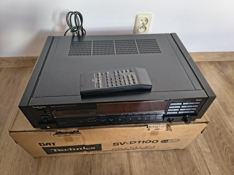 Sprzedam DAT Technics SV-D1100