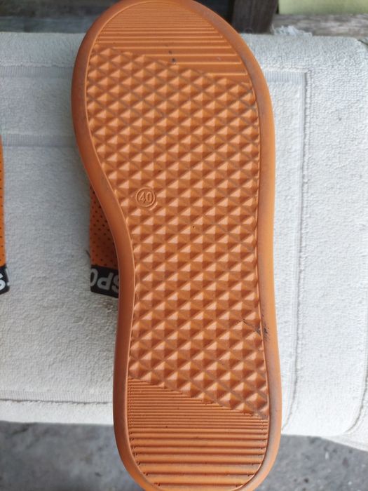 Продам шлепанцы женские